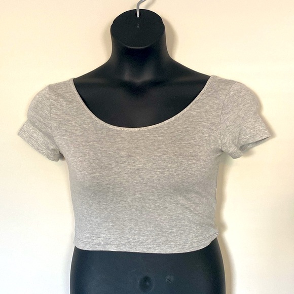 Soprano Short Sleeve Scoop Neck Crop Top - Picture 1 of 8